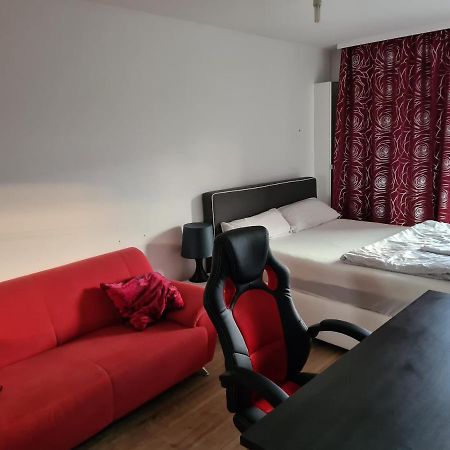 Sehr Schoene Drei Zimmer Deluex Wohnung In Sindelfingen Eksteriør billede