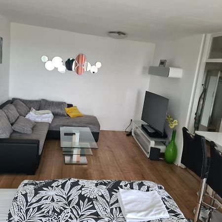 Sehr Schoene Drei Zimmer Deluex Wohnung In Sindelfingen Eksteriør billede