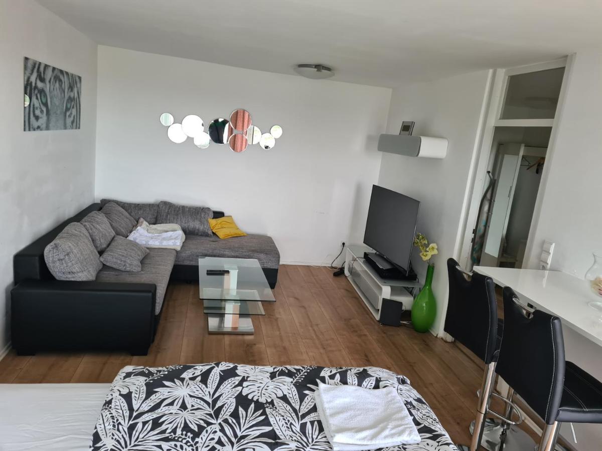 Sehr Schoene Drei Zimmer Deluex Wohnung In Sindelfingen Eksteriør billede